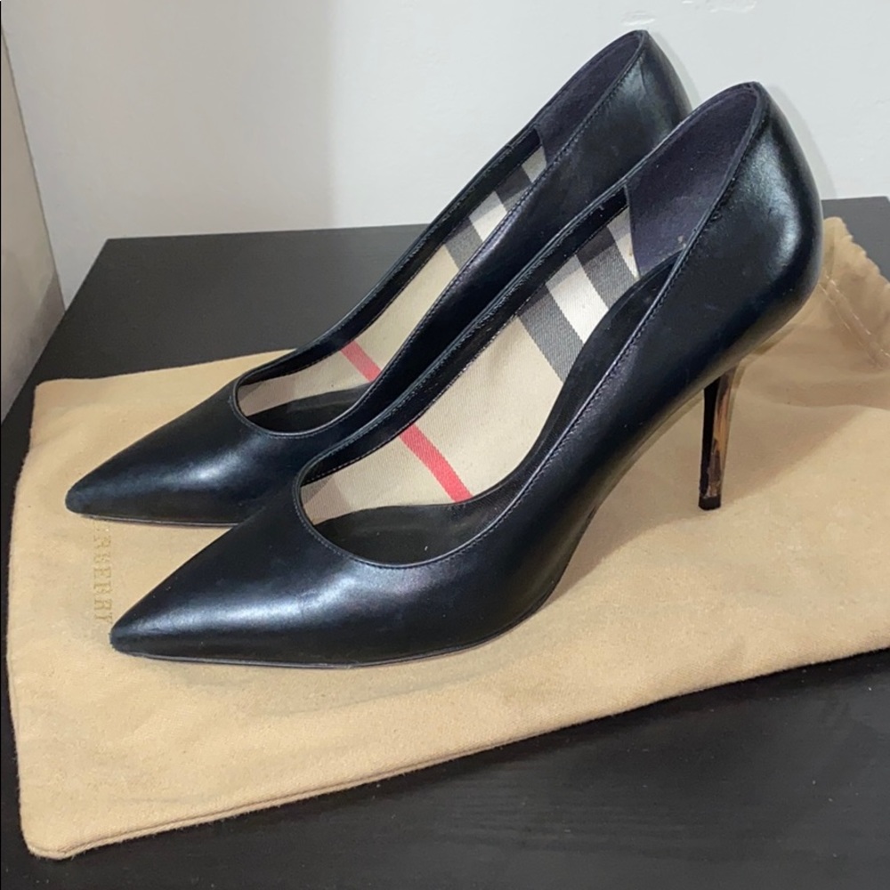 Burberry 75 heel pumps